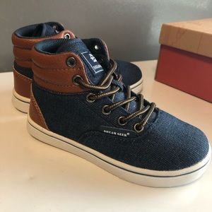 ✨SOLD!✨ NWT Toddler boys high top sneakers.